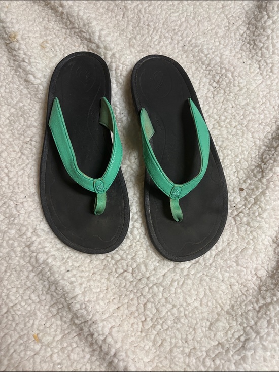 OluKai Shoes - Olukai Ohana Flip Flops water friendly sandals size 8